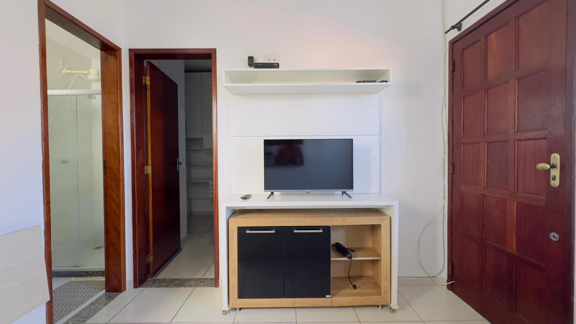 Flat Moderno Com Wi-fi E Smart Tv - 3 Min Da Rodoviaria E Proximo A Do Apartamento *